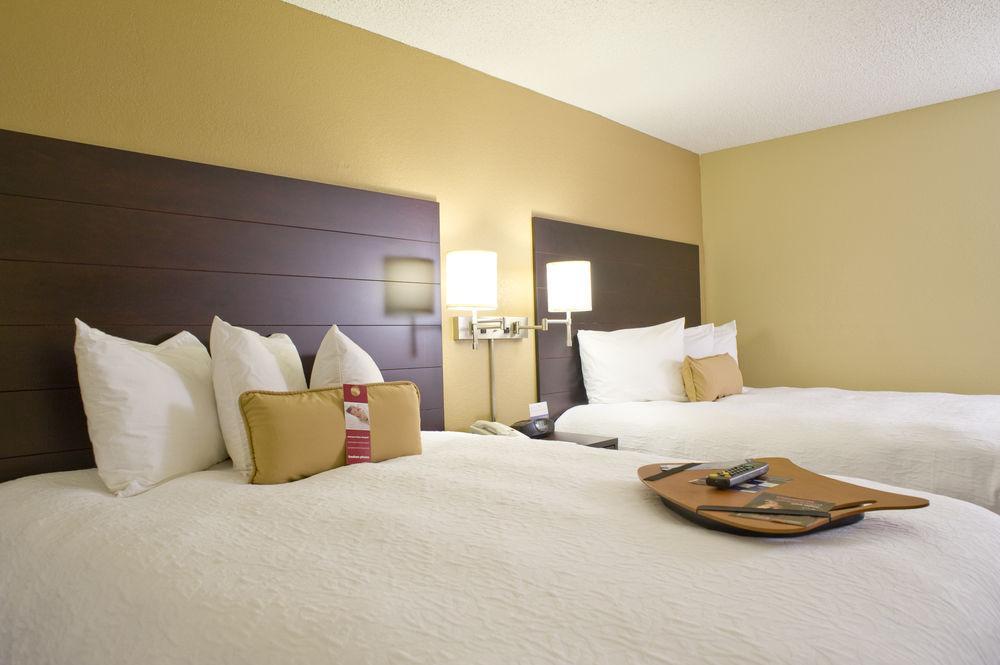 Hampton Inn Starkville Eksteriør bilde