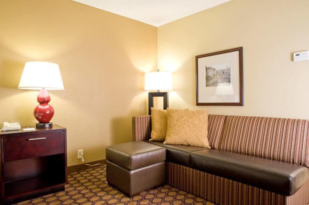Hampton Inn Starkville Eksteriør bilde