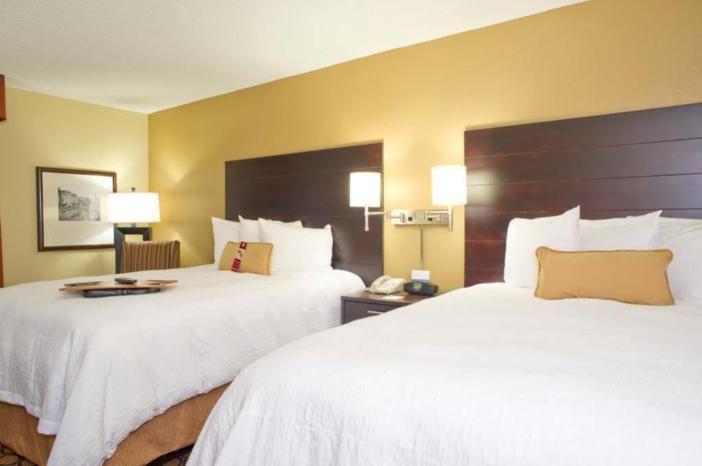 Hampton Inn Starkville Eksteriør bilde